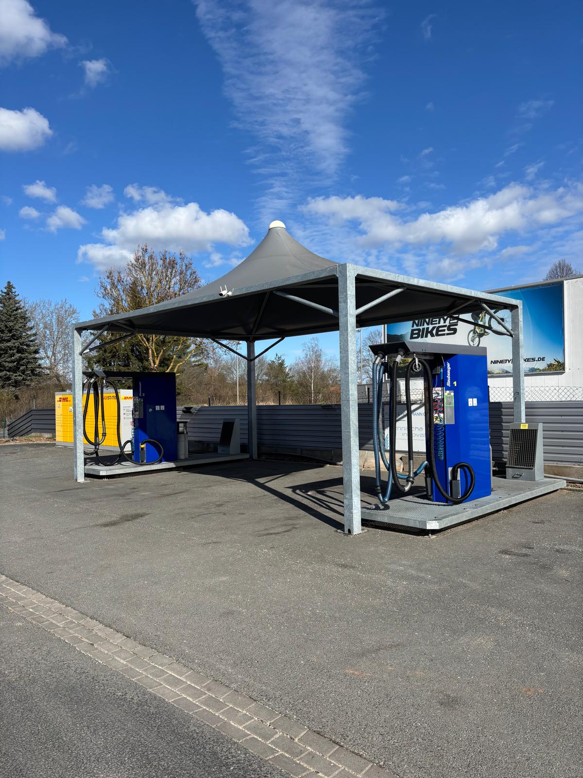 Selbstbedienungs-Waschbox mit heller Ausleuchtung